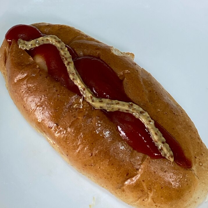 オーツ麦入りパンのホットドッグ